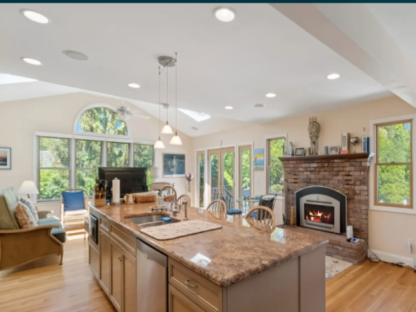 Luxurious Retreat in Tiana Shores - Your Perfect Hamptons Getaway